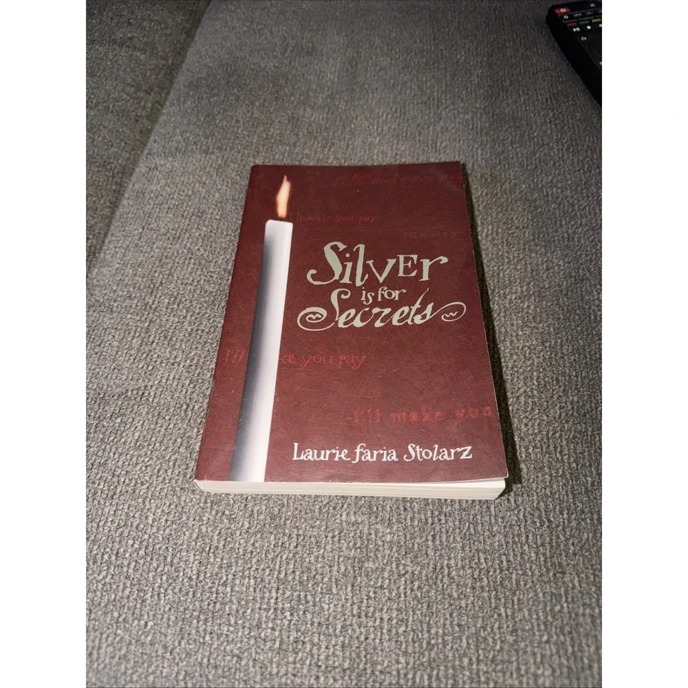 Silver Is for Secrets by Laurie Faria Stolarz, Trade PB 2005, New Box C
